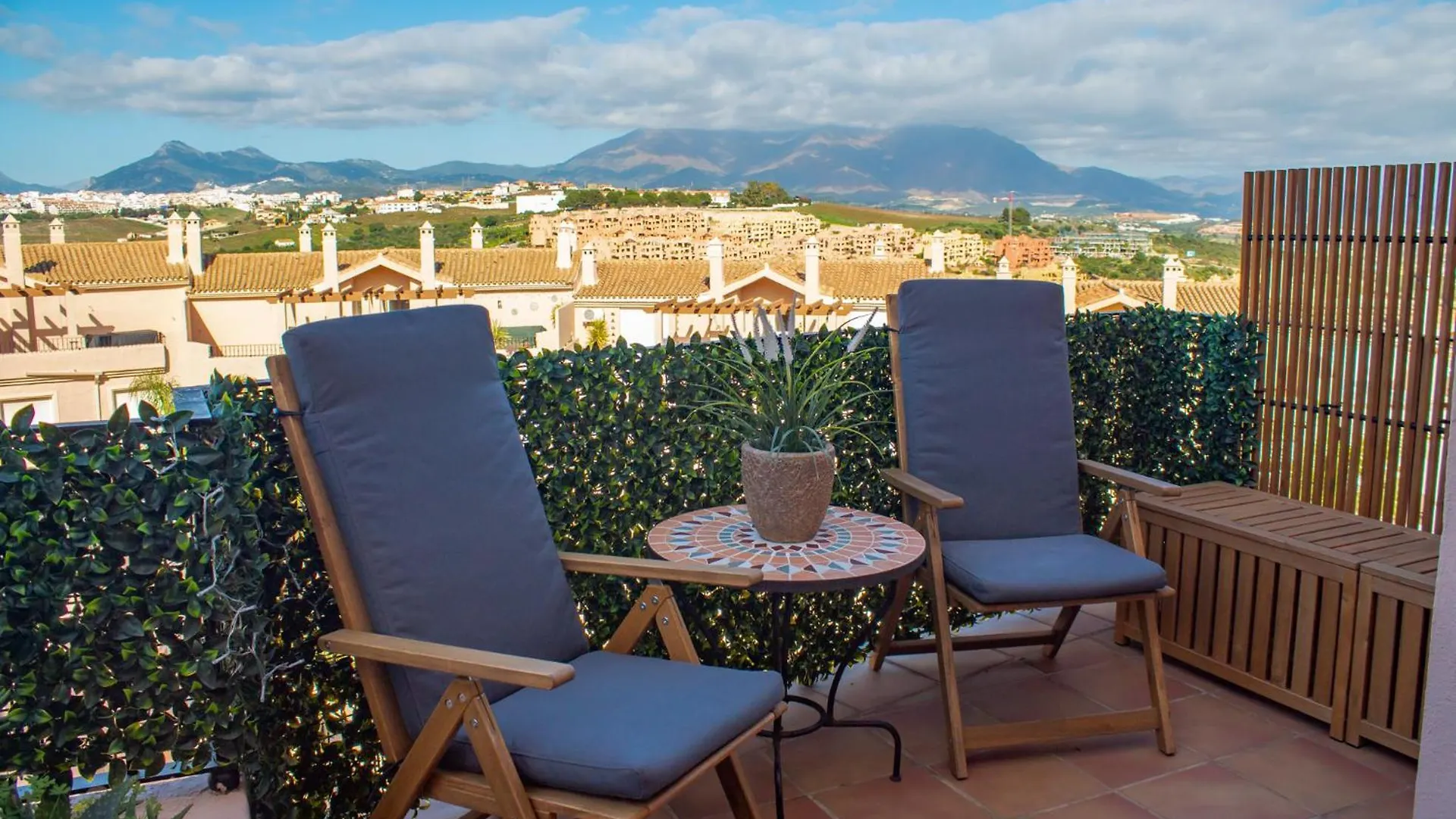 Luxurious 3 Bedroom Penthouse - Duquesa Fairways Manilva Apartment
